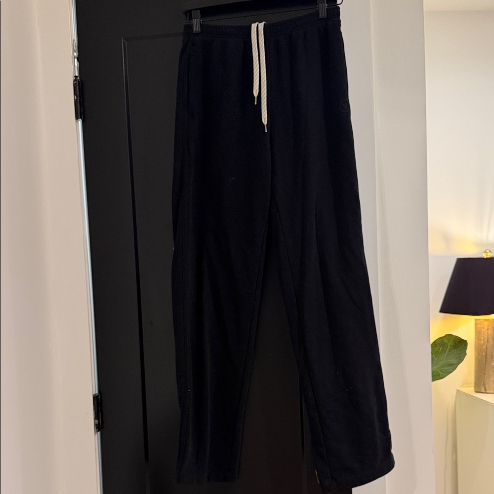 Vuori Men's S Black Joggers with White Drawstring